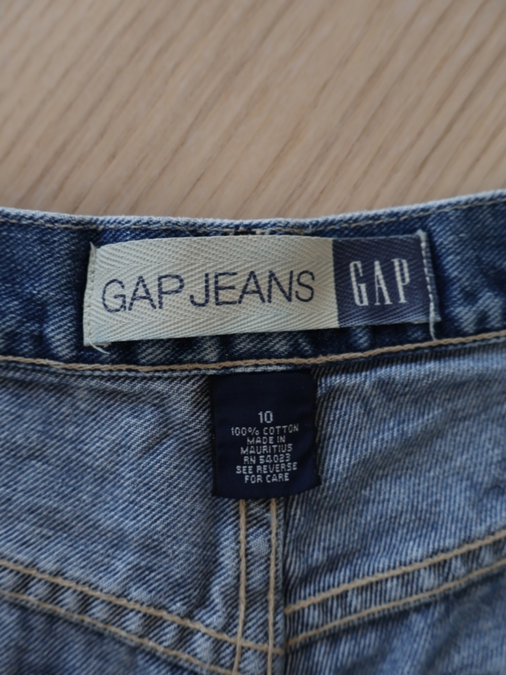 Gap Vintage Y2K Low Rise Denim Jean Shorts Medium Blue Wash Button Fly Size 6 - Picture 7 of 8